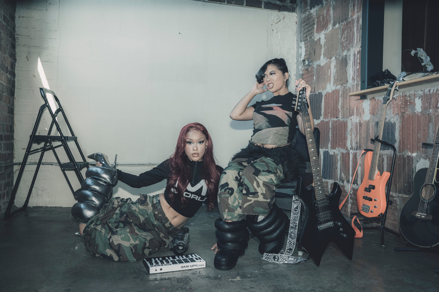 (M)OUNTAIN CREWNECK TOP