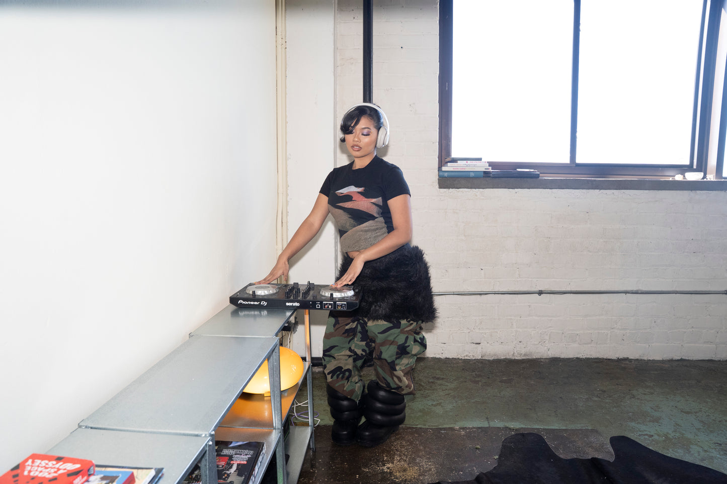 (M)OUNTAIN CREWNECK TOP